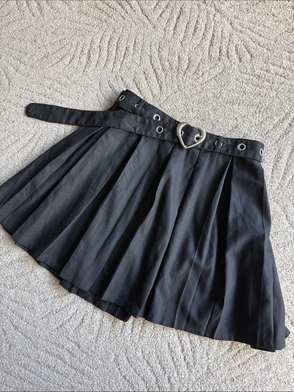 Hot Topic Black Pleated Mini Skirt with Heart Buckle Belt